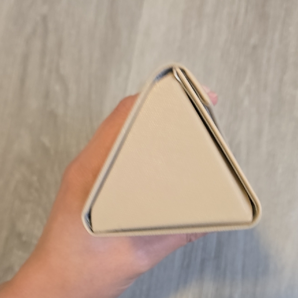 Elegant Tan Foldable Glasses Case - Picture 4 of 10